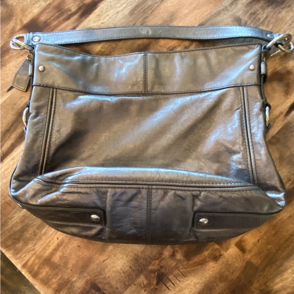COACH vintage leather metallic/silver Y2K shoulder bag - Picture 9 of 10